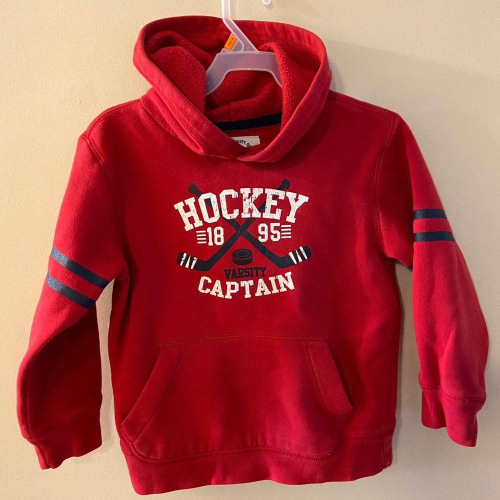 Osh Kosh B’Gosh red hockey captain logo pullover hoodie - size small